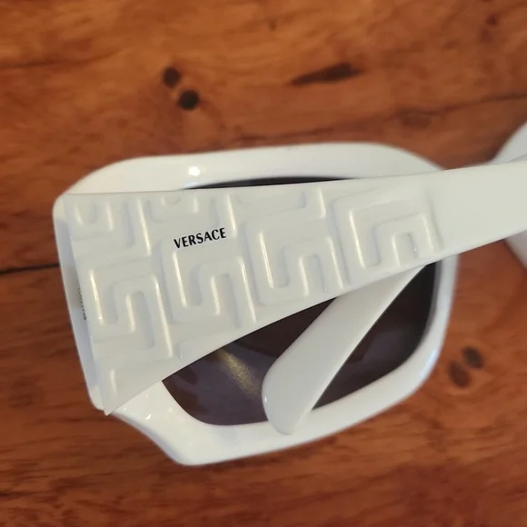 Vintage Y2K Versace Model 4049 Sunglasses - Picture 4 of 9